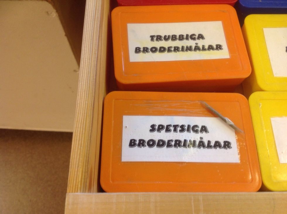 Ta en spetsig broderin\u00e5l.