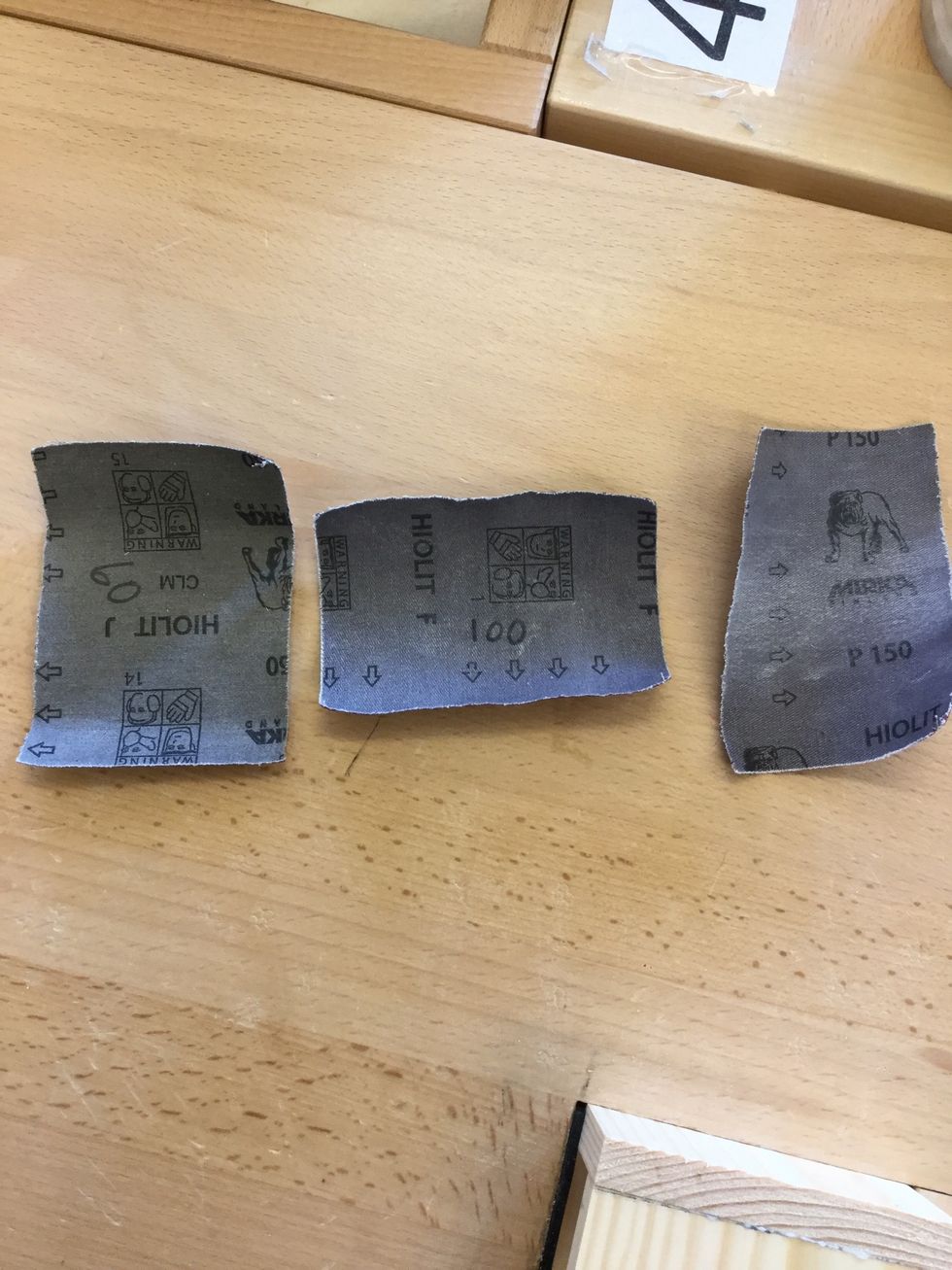 Ta fram 60,100 och 150 sandpapper!