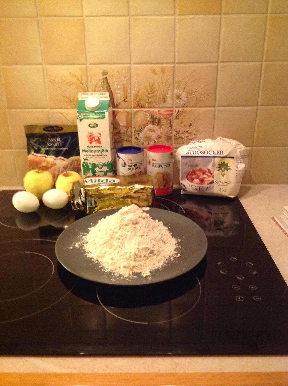 Ta fram alla ingredienserna. OBS! Gl\u00f6m inte s\u00e4tta ugnen p\u00e5 175 grader,  varmluft! /Take out all ingredients. OBS! Dont forget to set  the oven on 175 degrees.