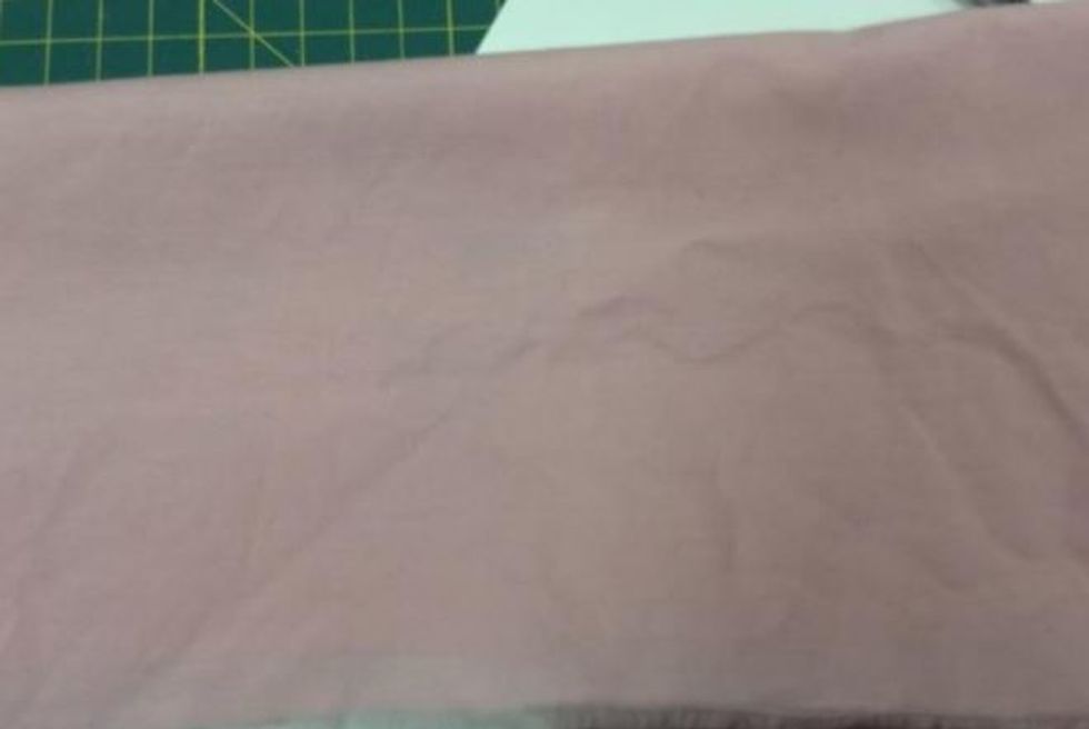 Ta fram ditt sl\u00f6jdalster, eller vad det \u00e4r du ska trycka p\u00e5 och placera trycket d\u00e4r du vill ha det. Den glansiga sidan upp.