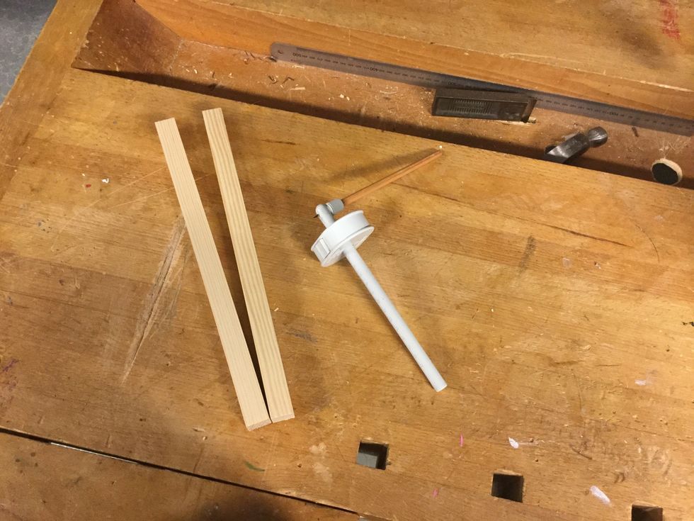 Ta fram ett strykm\u00e5tt och st\u00e4ll in det p\u00e5 1 cm