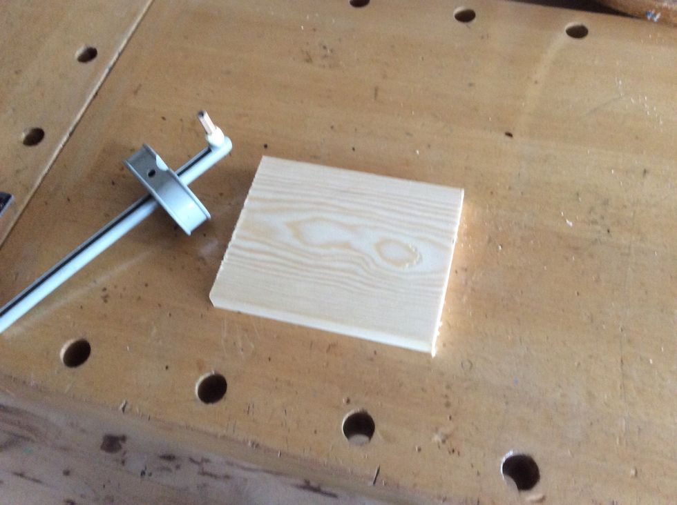 Ta fram strykm\u00e5ttet och st\u00e4ll in det p\u00e5 2cm