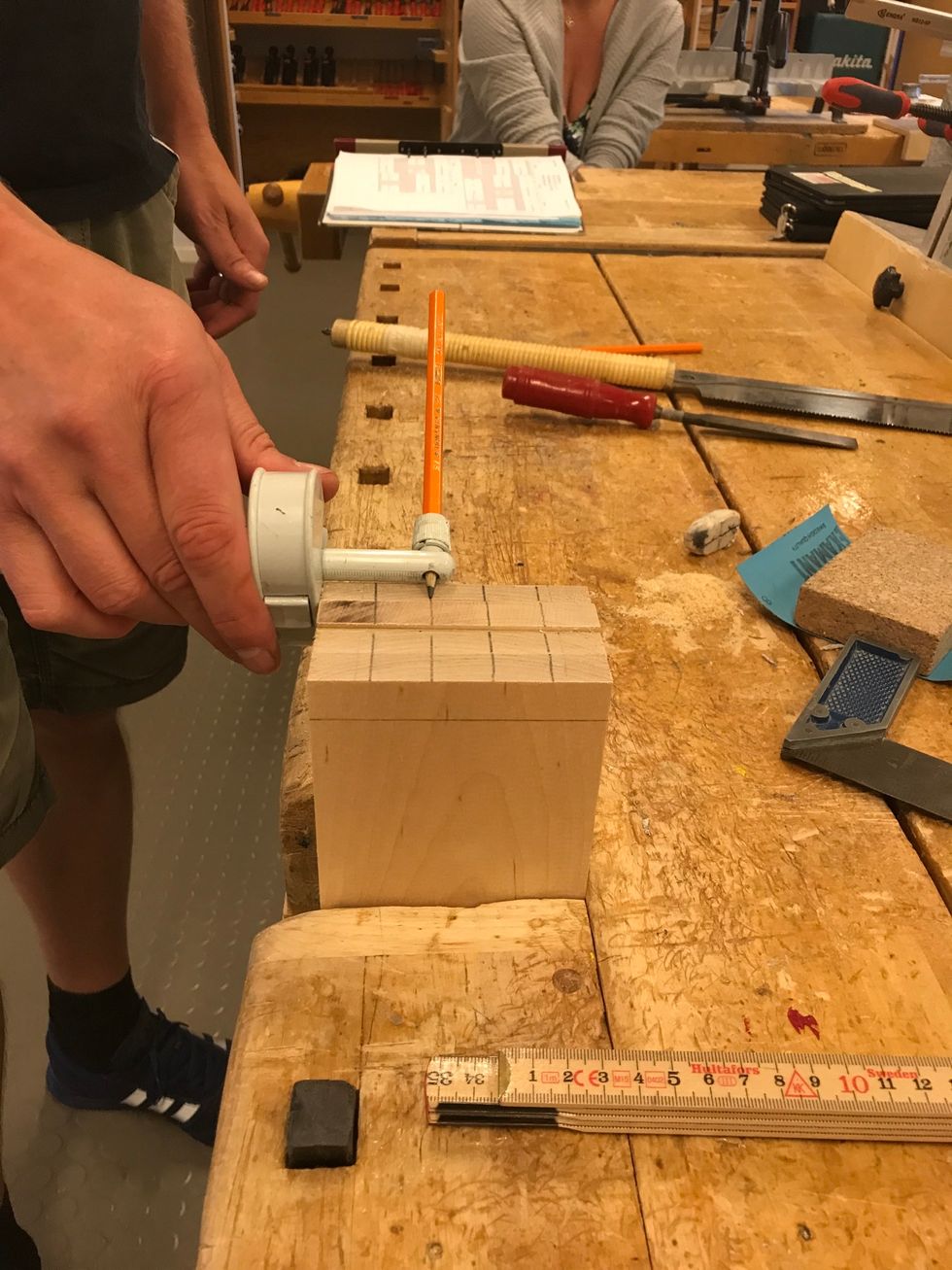 Ta resultatet du fick tidigare och g\u00e5ngra med tv\u00e5, st\u00e4ll in strykm\u00e5ttet och rita p\u00e5 igen.