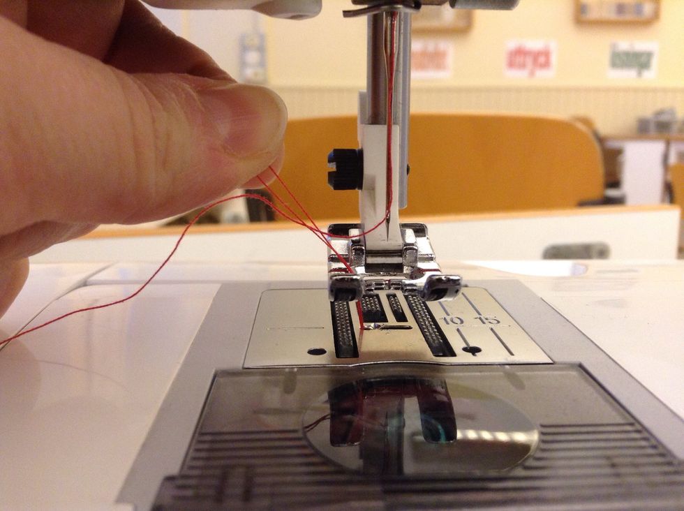 Ta tag i \u00f6glan och dra upp undertr\u00e5den.