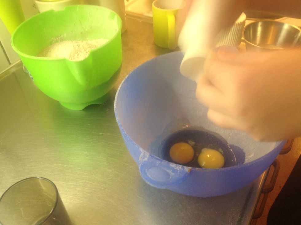 Ta tv\u00e5 \u00e4gg i en annan sk\u00e5l