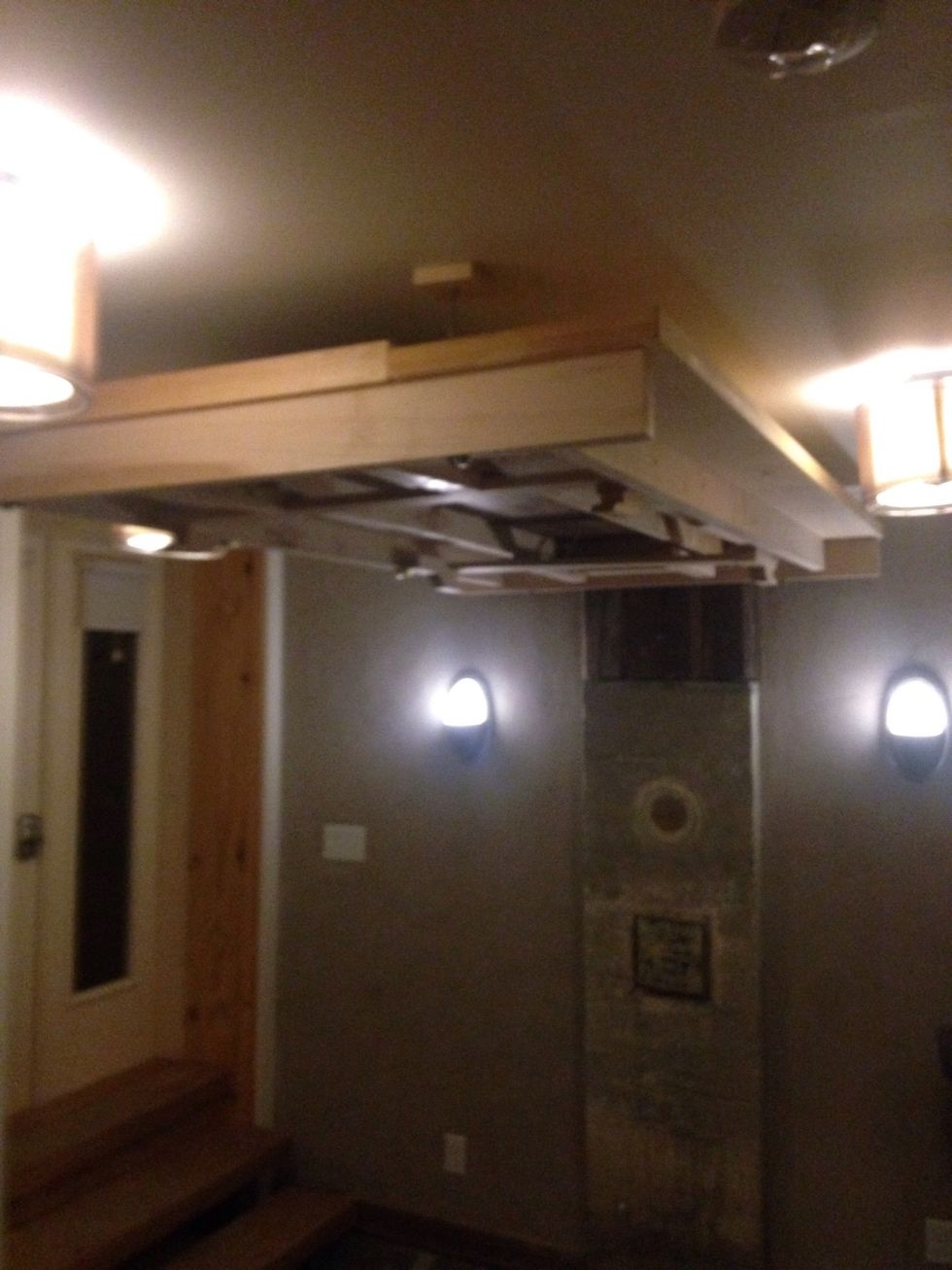 Table at the top position. The bed can now be lowered