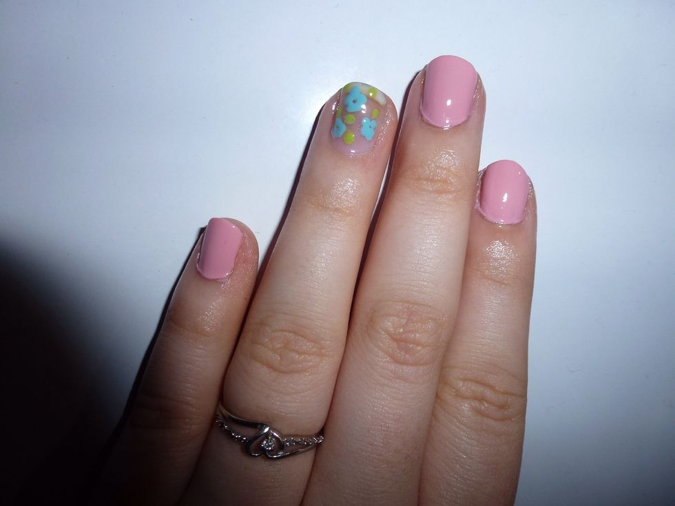 Tada! Pretty nails ready for summer! If you like simple but cute nails, this is a good choice and you can alternate or use any colors you like \ud83d\ude04