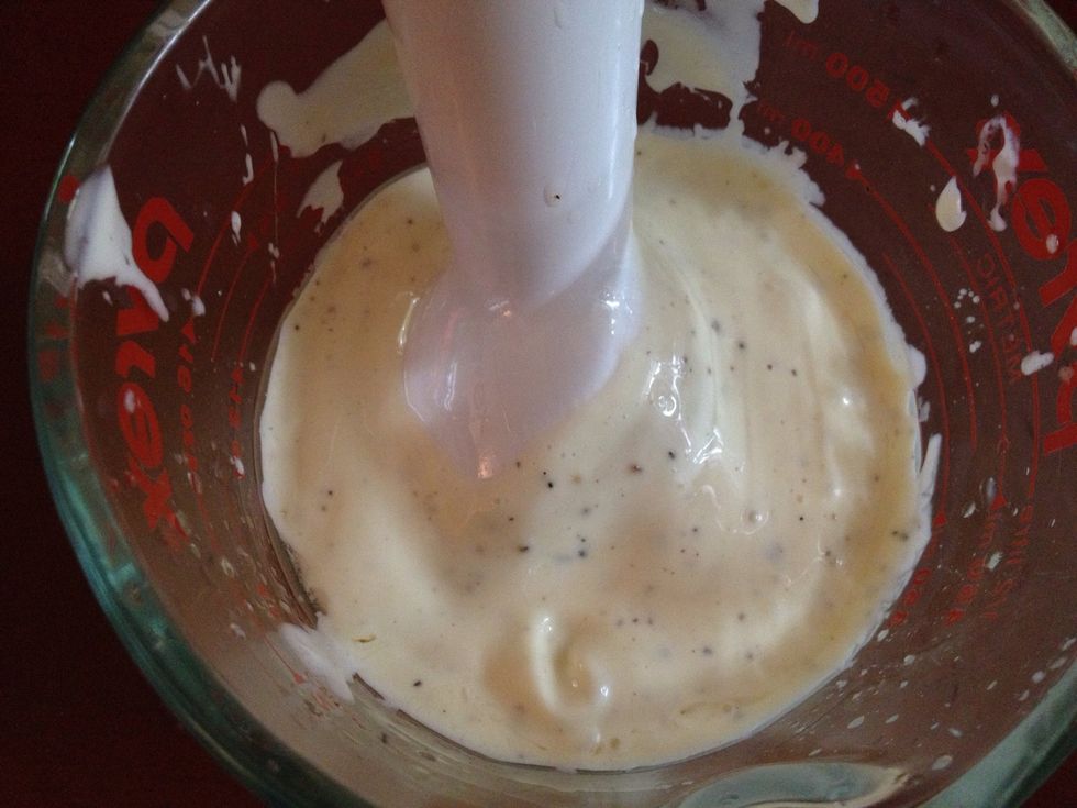 Tadaaa! Creamy delicious basic mayonnaise for you (blend longer if you prefer).
