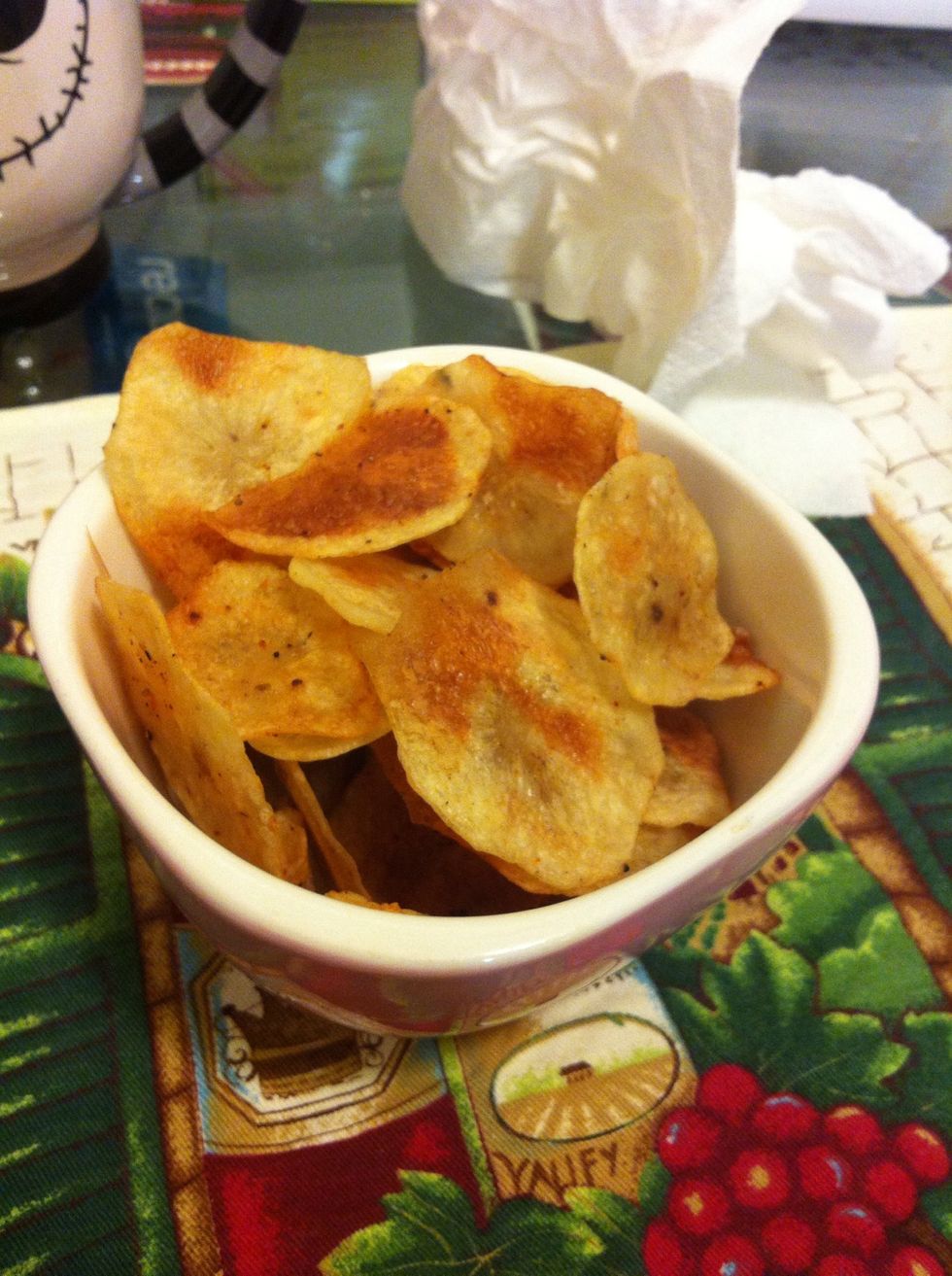 Tadah!! Yummy healthy crispy potato chips!!;) hope you guys like it and enjoy!;)