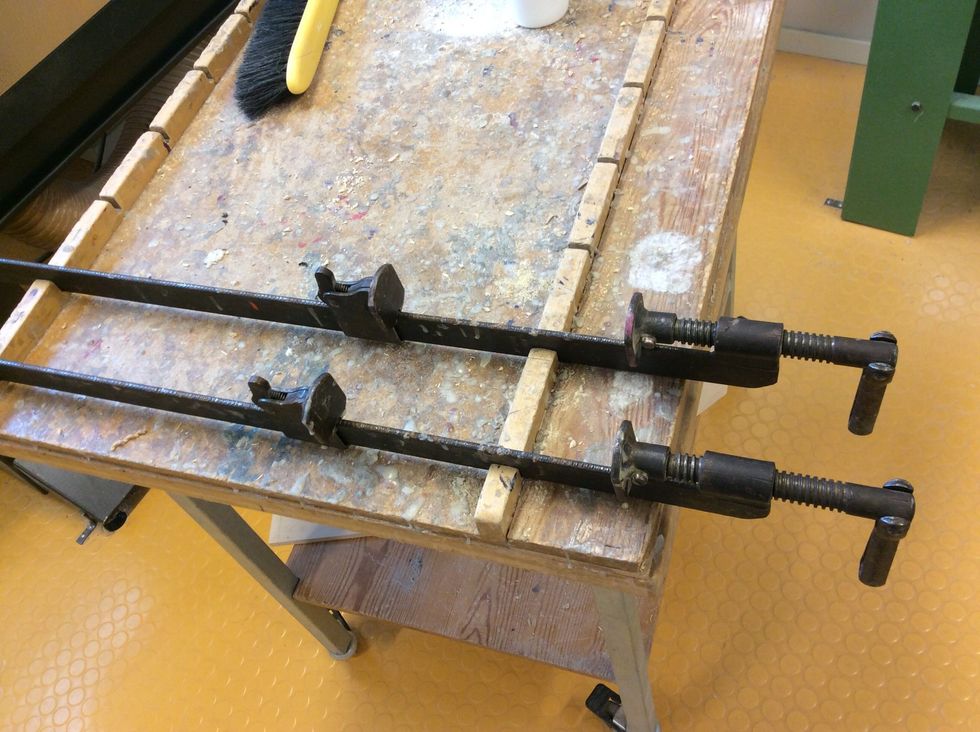 Tag bort dem till limbordet och l\u00e4gg upp dem i sp\u00e5ren