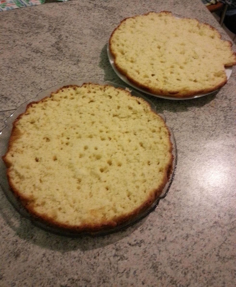 ...tagliare a met\u00e0 e inzuppare con acqua e un po' di succo d'arancia