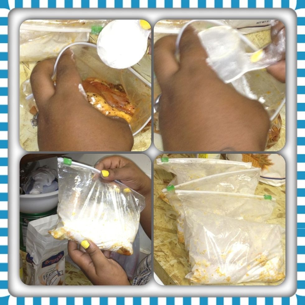 **Take 1 scoop of flour if your using small bags like I am. ** put in each bag. **shake flour and chicken **should look like pic 4--------------------------------
