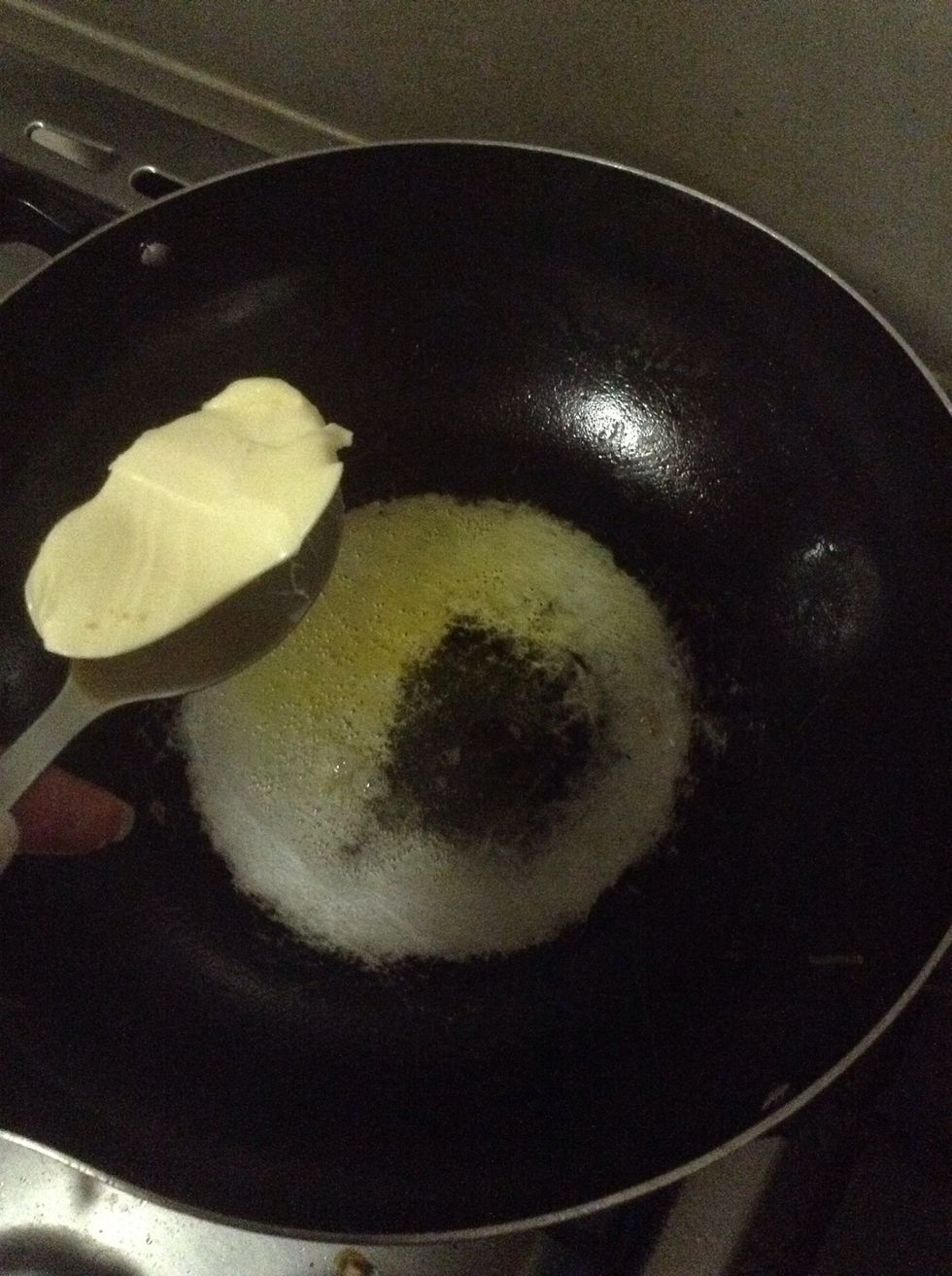 Take 1 tbsp of oil and 1 tbsp of butter in a pan