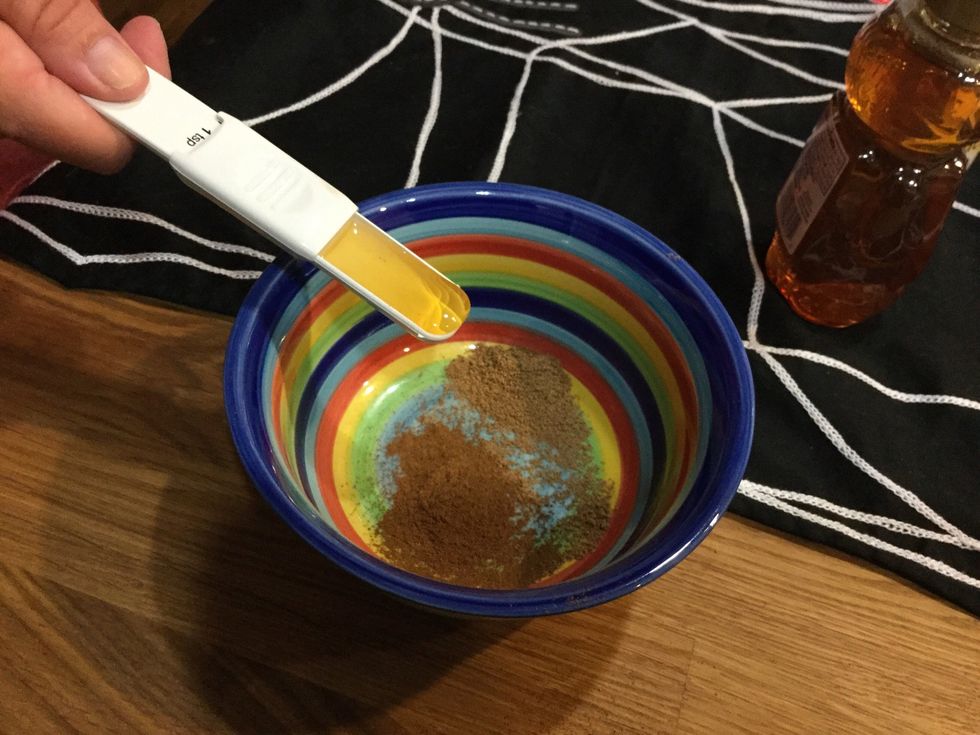 Take 1 teaspoon of honey and also add that to the bowl.