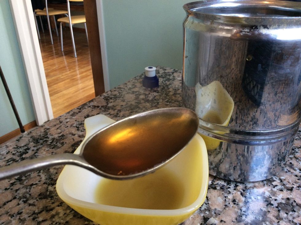 Take 6 tablespoons of ginger mint tea.