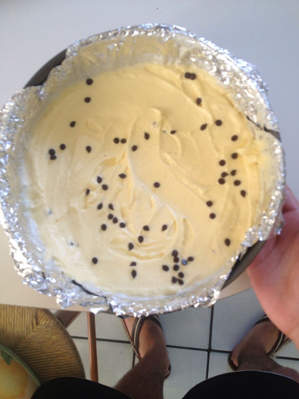 Take a baking tray and cover it with aluminum foil! Add only half of the GELATO and add some chocolate chips! Put this in the freezer for 2 hours