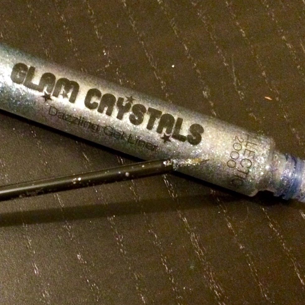 Take a glitter pigment or liner...