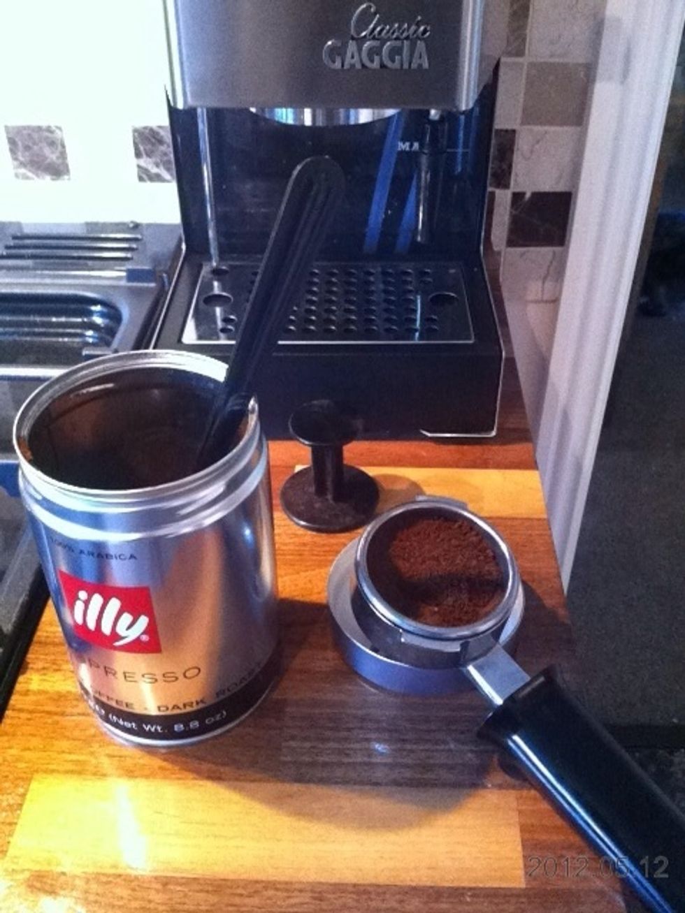 Take a good quality expresso grind and fill your basket with 2 level measures of the ground coffee