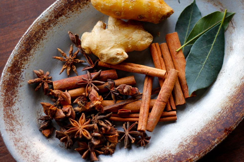 Take a hand full of anise, cinnamon sticks, ginger juice, and two bay leaves and heat them in a pot with the unfiltered apple cider according to your taste.
