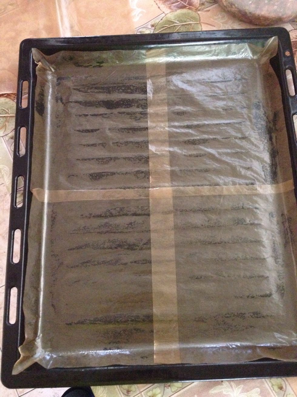Take a large baking sheet, line with parchment paper, grease with oil