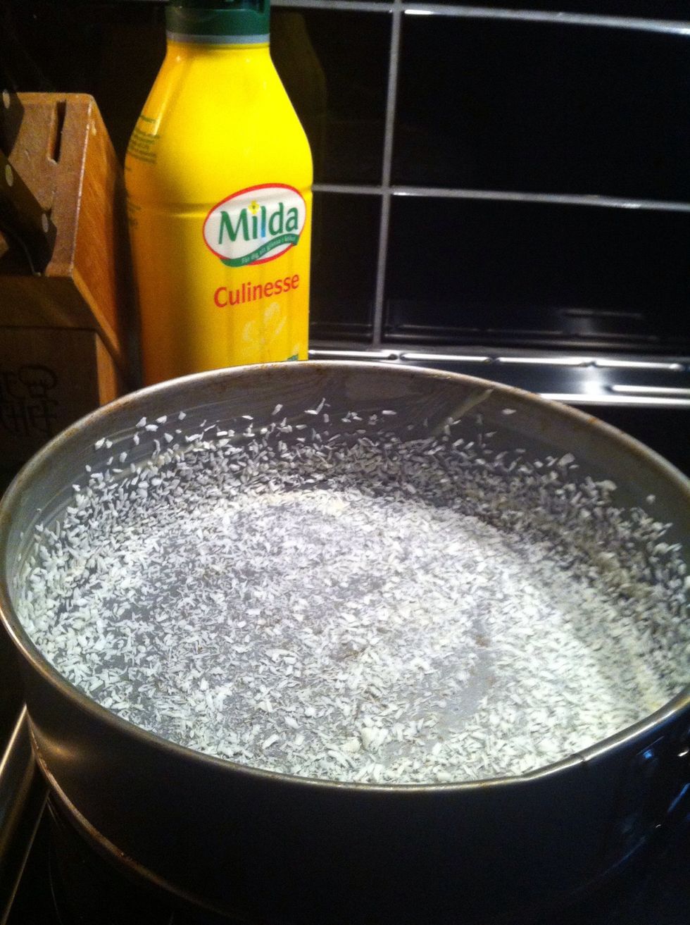 Take a pan and have some butter in it with coconutflakes so the cake dont get stuck in the pan. (Omg that english)
