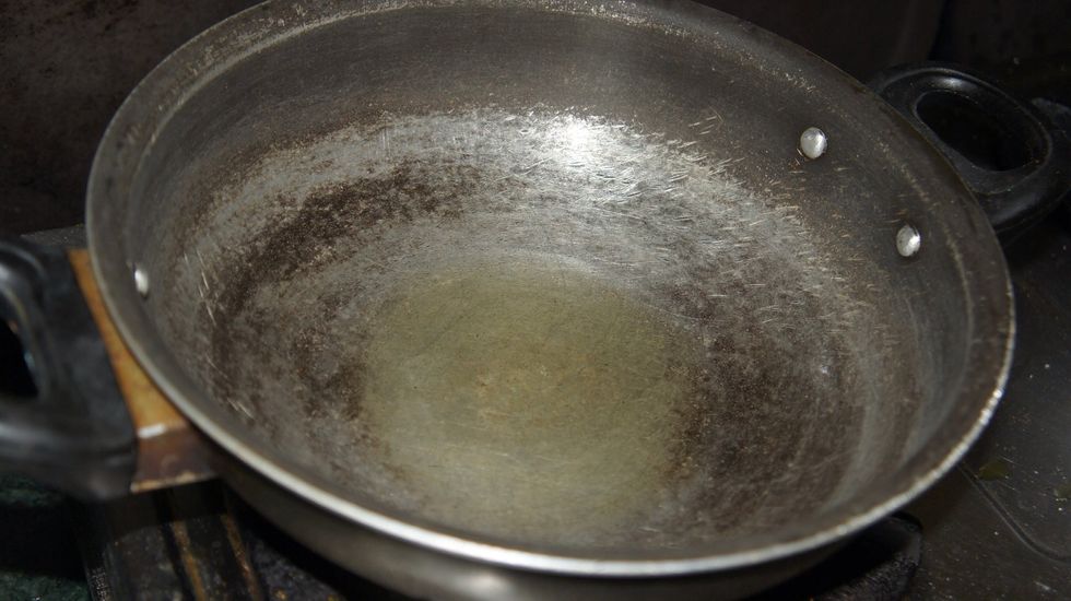 Take a pan with 2 tbsp of olive oil