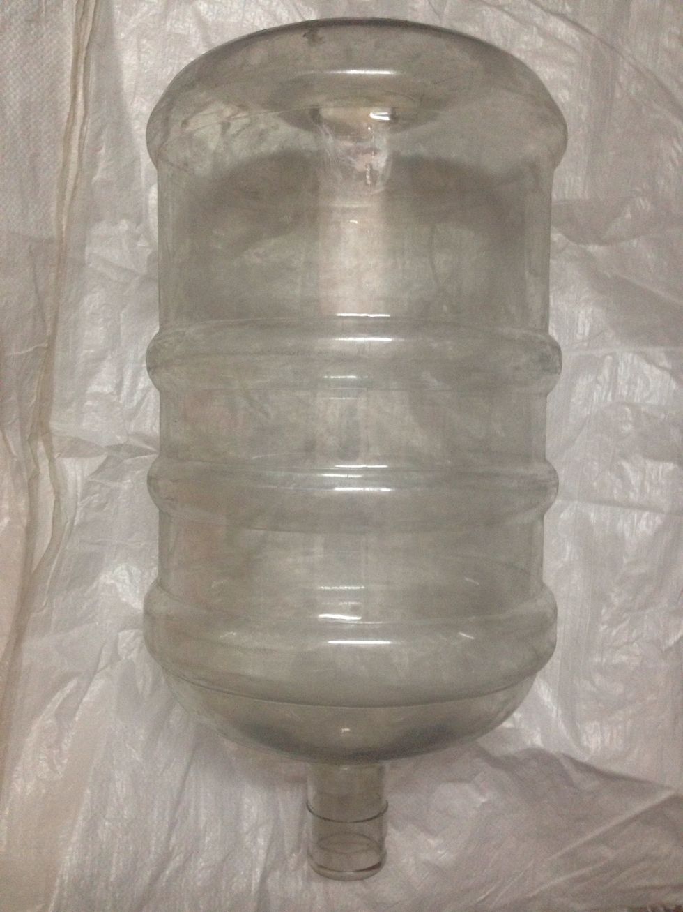 Take a plastic 20 litter Bottle