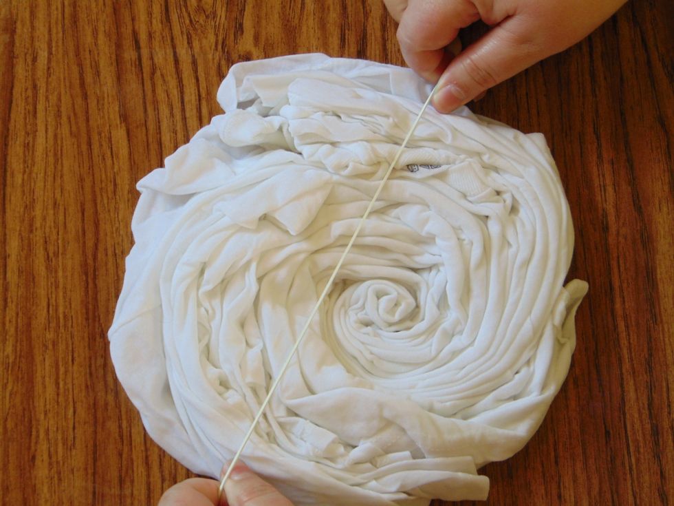 Take a rubber band and slide it over the top and under the bottom