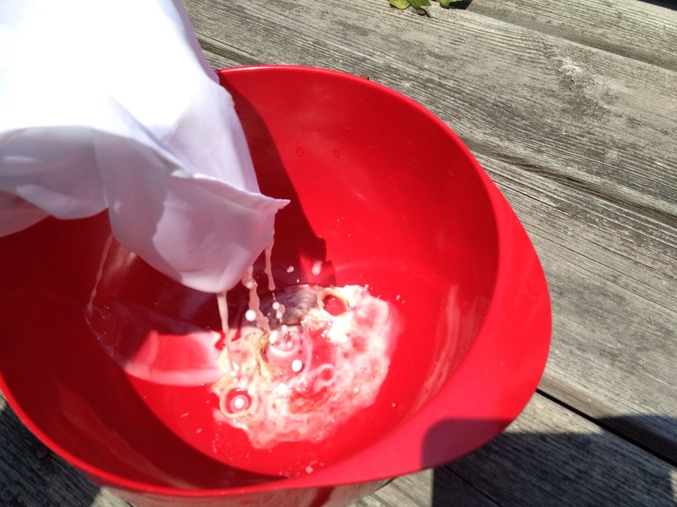Take a small bag or a stocking and filter the broken pieces of almond (paste) and the milk