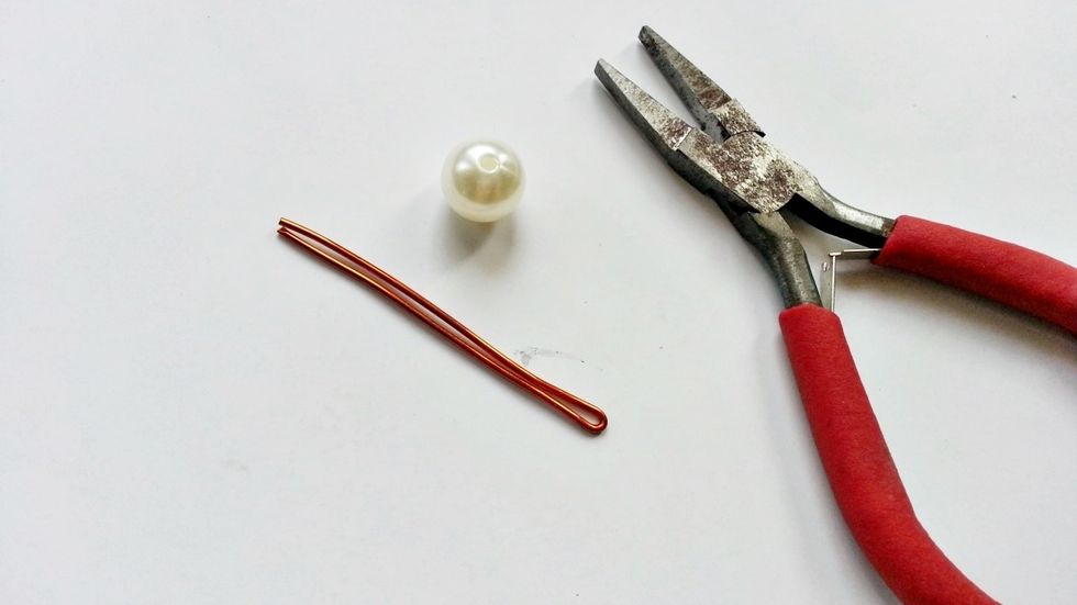 Take a small piece of 16 gauge wire (4 inches or more). Bend it into half and tighten the bent part.