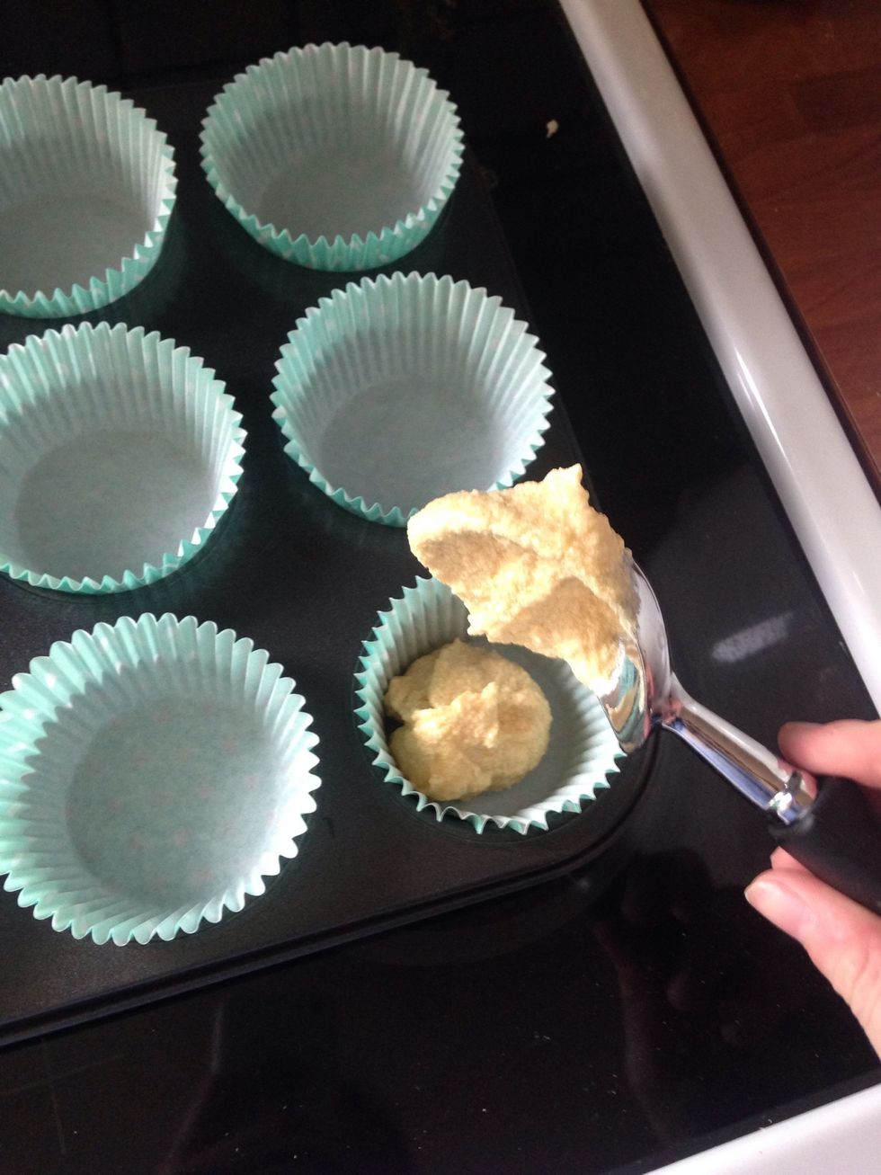 Take an icecreamspoon and fill