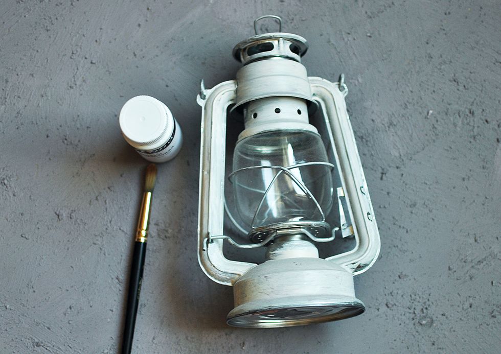 Take an old lamp and paint it (acryl color)