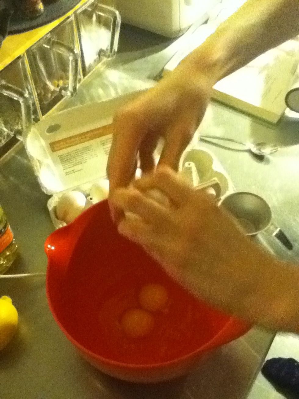 Take another bowl and add aggs