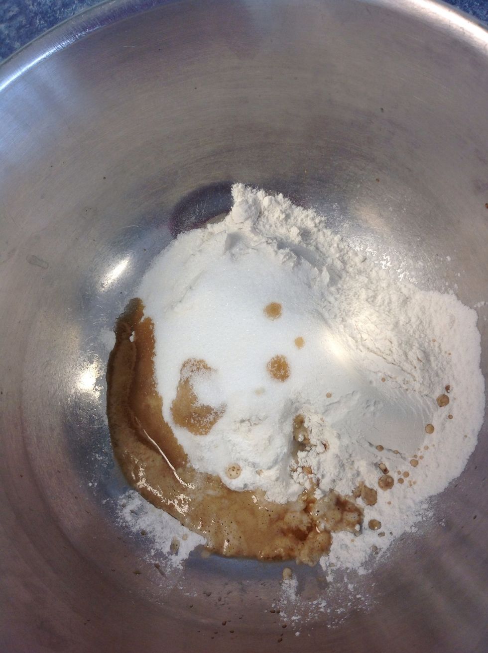 take another bowl and put the wet ingredients buttermilk, eggs, butter and vanilla.