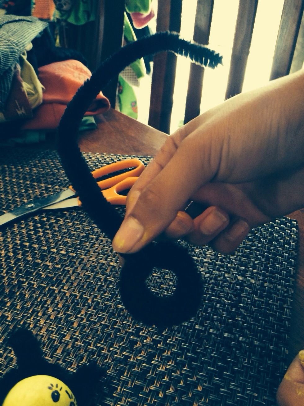 Take another pipe cleaner and make a circle. Wrap it around to make it stay in place.