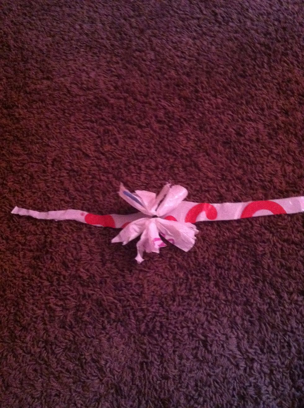 Take another strip and put it under the center of the flower