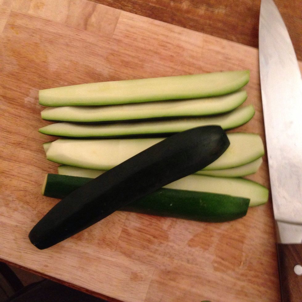 Take care of the outer part of the courgettes first