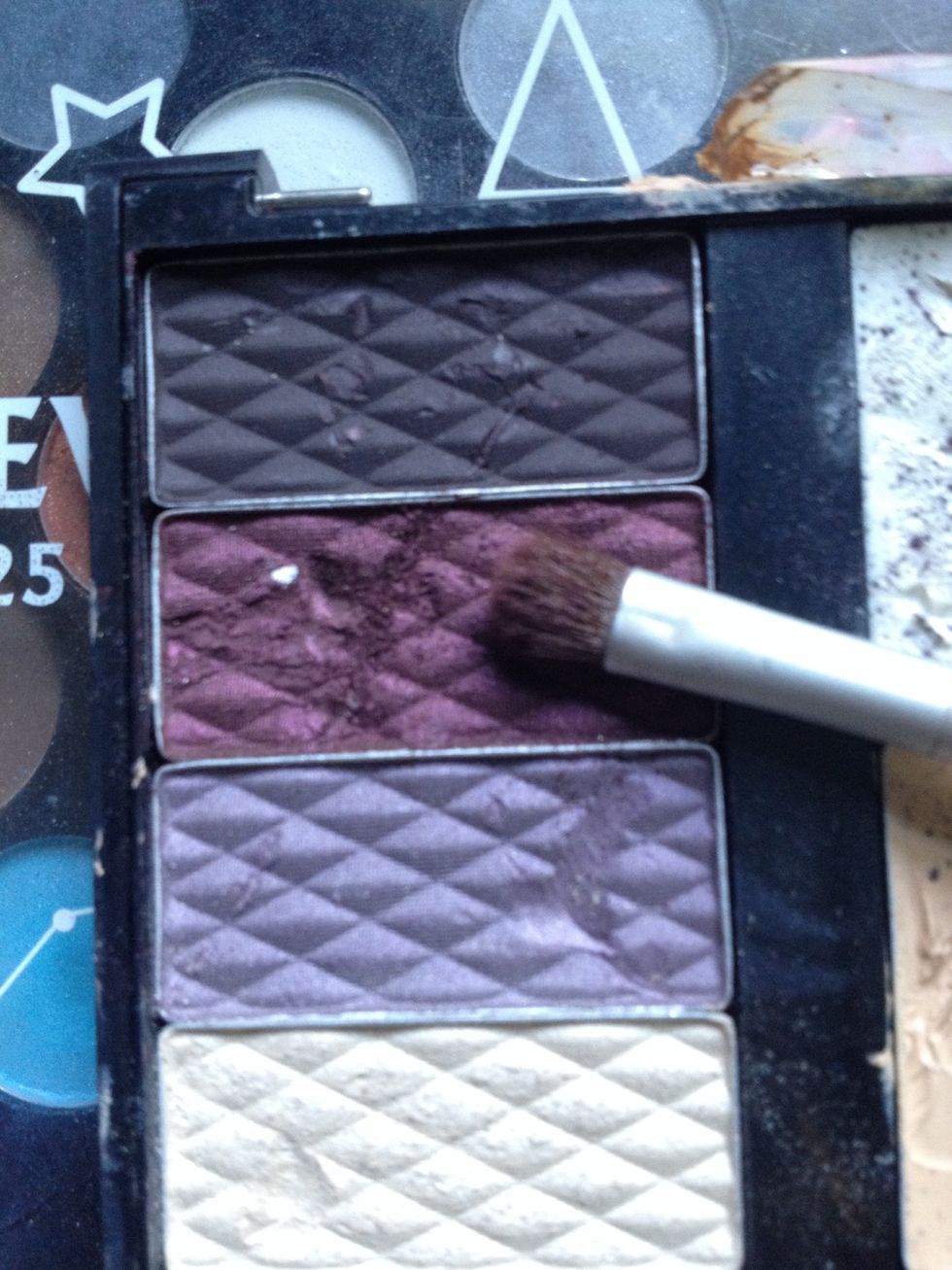 Take dark purple on flat shading brush.