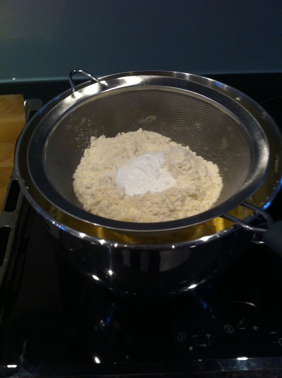 Take flour and baking powder\u27a1\ufe0f mix