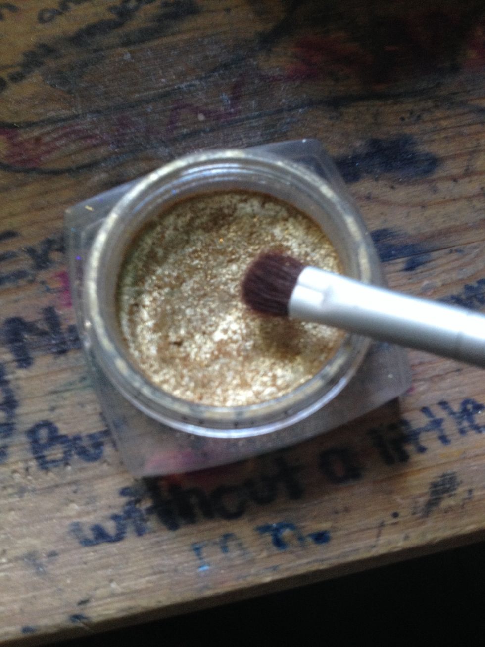 Take gold on flat brush.