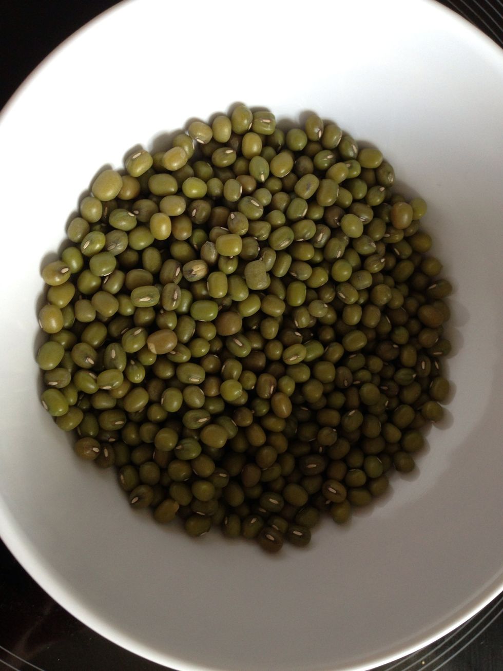 Take half a cup of green soybeans.