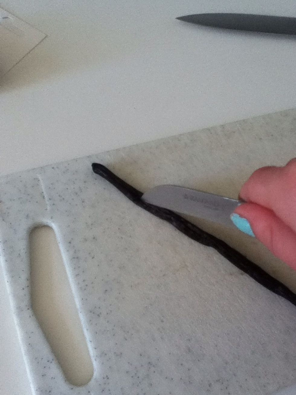 Take half a vanilla pod and open it.