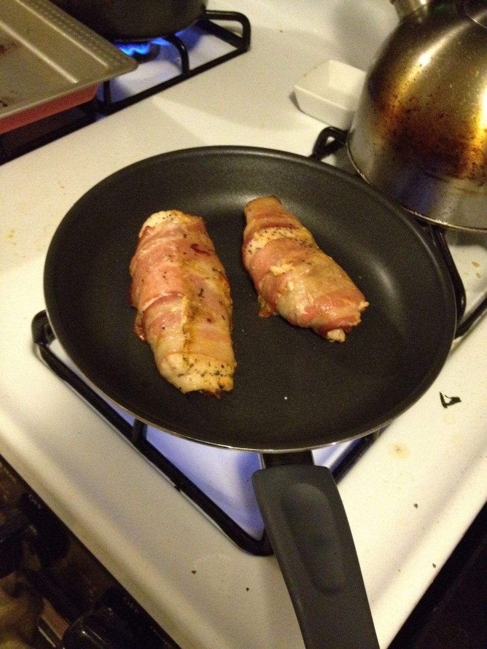 Take it out again transfer to a pan fried the bacon skin till crispy.