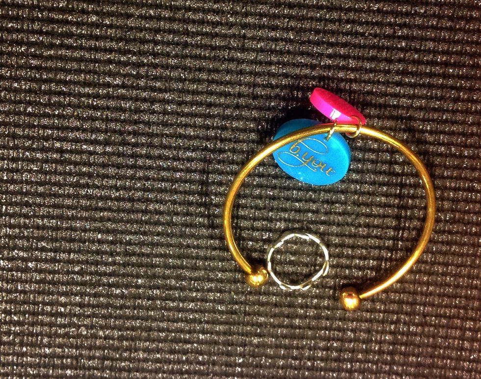 Take off all jewelry. This includes rings, bracelets, earrings, and necklaces. Each of these could potentially snag the silk.