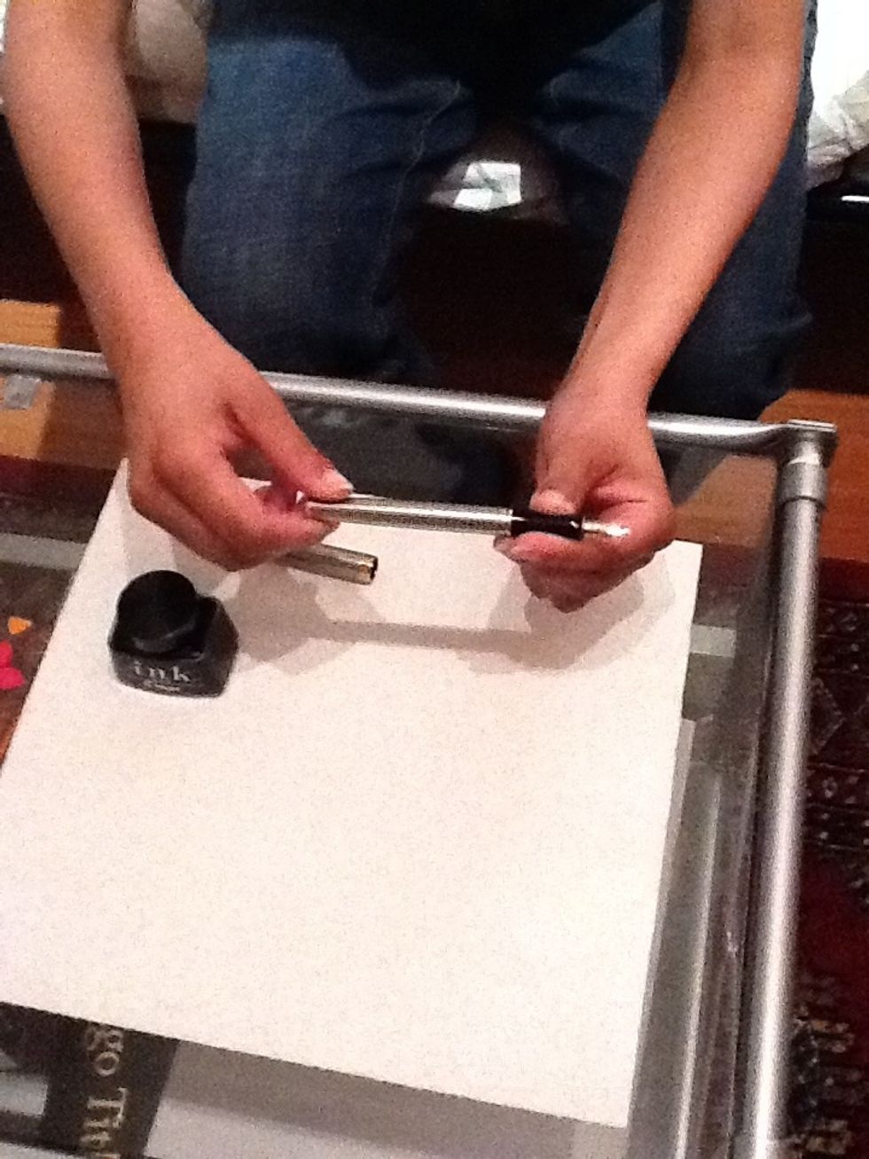 Take off the cap and unscrew the cartridge from the body.