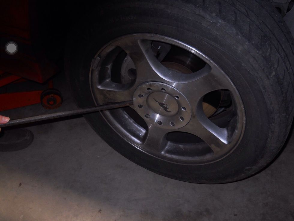 Take off the hubcap