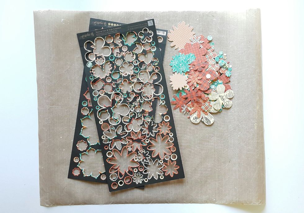 Take out all the flowers pieces from the Graphic 45 Raining Cats & Dogs Flowers pack, keep the backing for further use