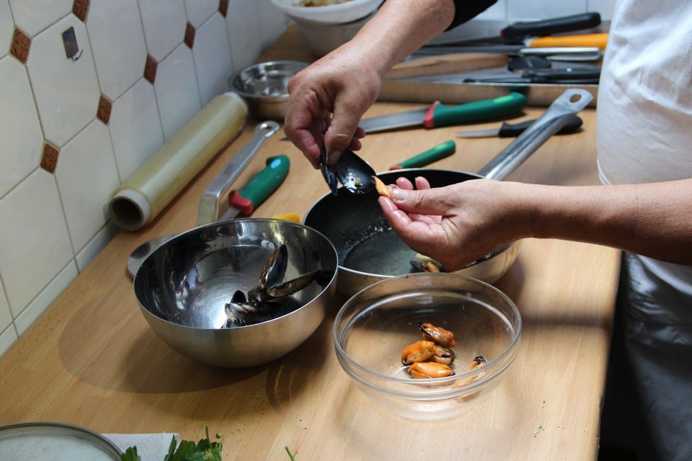 Take out mussels from shell and put in bowl.