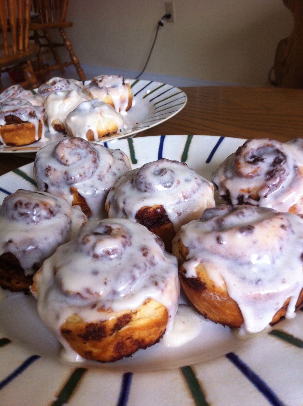 Take out of tins and add icing, you may notice some filling on the bottom of each tin, but no worries! Scoop up with a spoon and place on plate with the cinnabun on top, it will stick easily! \ud83c\udf6e\ud83c\udf5a\ud83d\udd2a