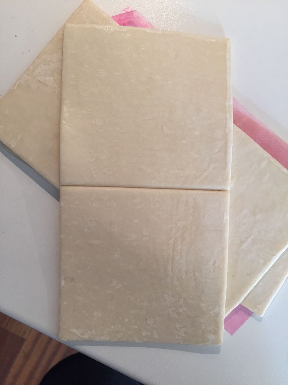 Take out the millefeuille sheets